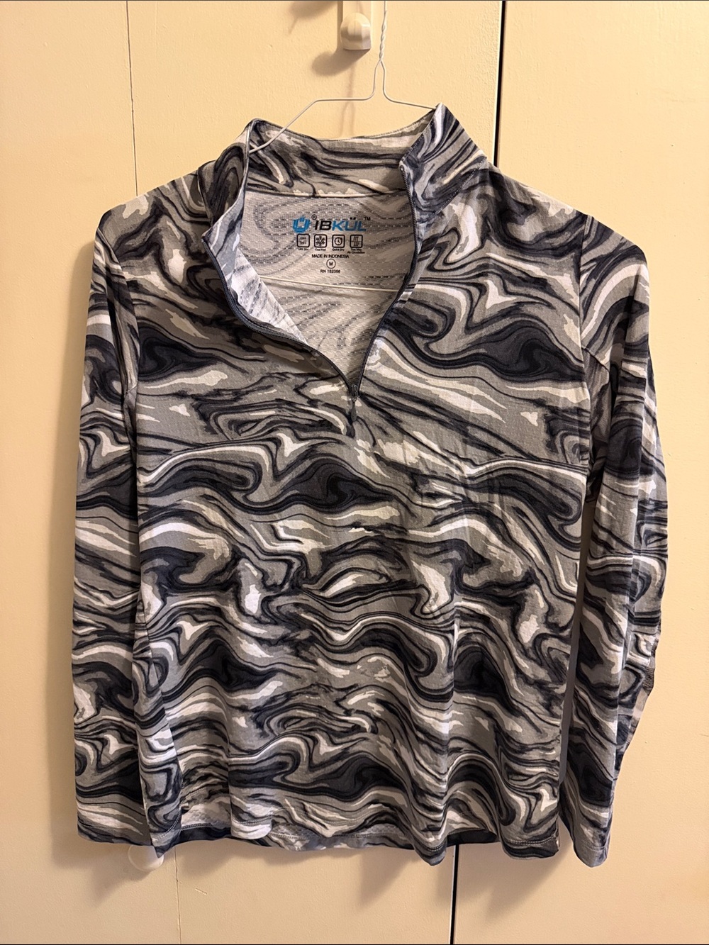 IBKUL Women’s Quarter-Zip Pullover - Gray and Black Marble Pattern